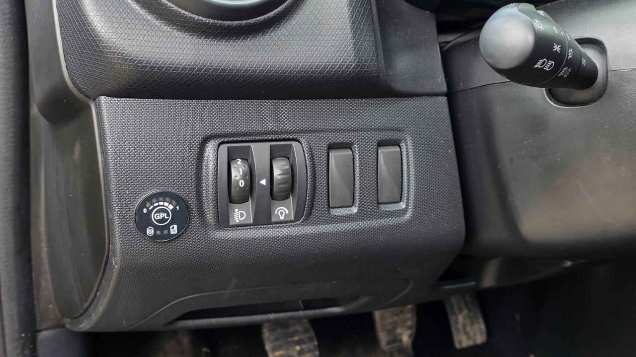 Renault Clio 1.2 75CV GPL 5 porte Costume National