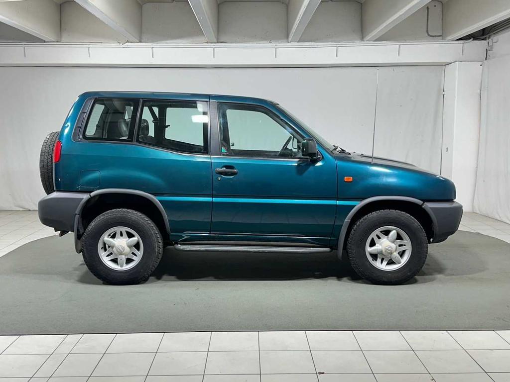 Nissan Terrano 2.7 td SE HT 3p