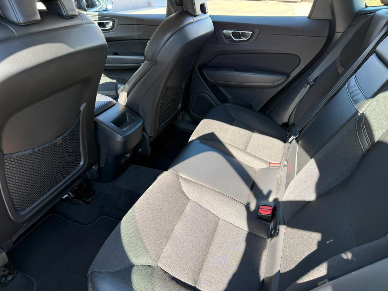 Volvo XC 60 XC60 B4 (d) AWD Geartronic Business