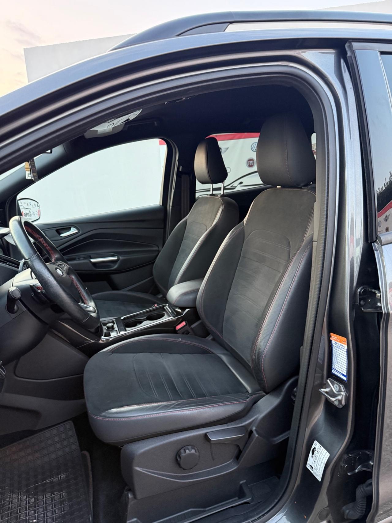 Ford Kuga 2.0 TDCI 150 CV S&S 4WD Powershift ST-Line