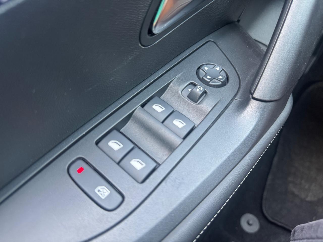 Peugeot 2008 Hybrid 136 e-DCS6 Allure