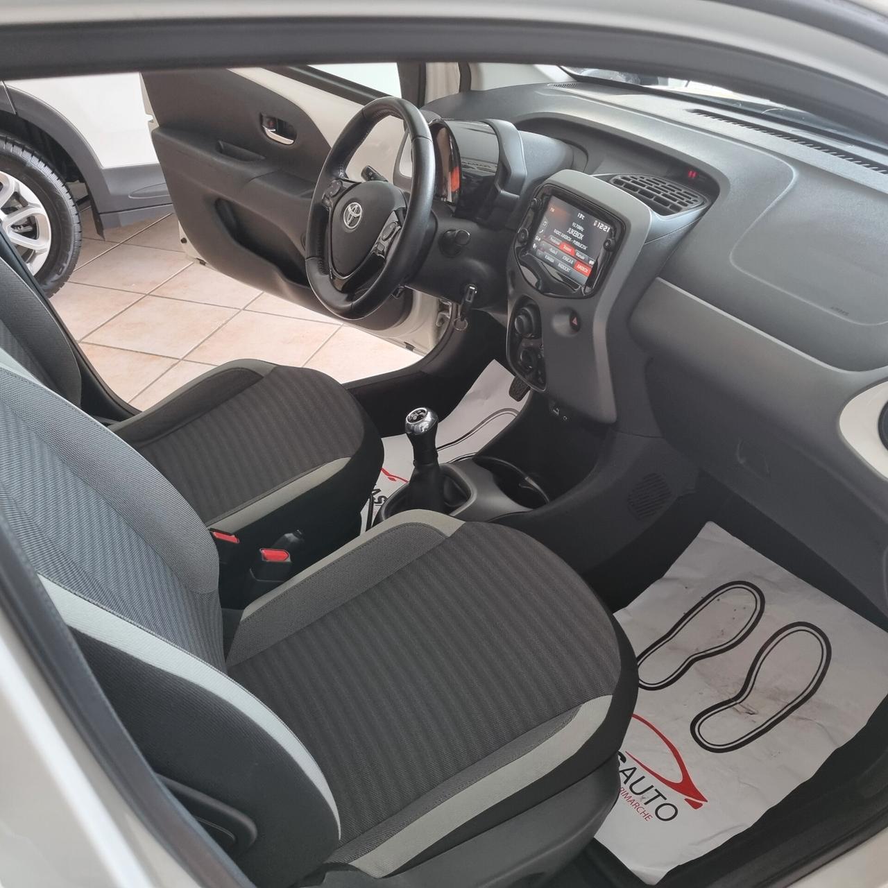 Toyota Aygo Connect 1.0 VVT-i 72 CV 5 porte x-play