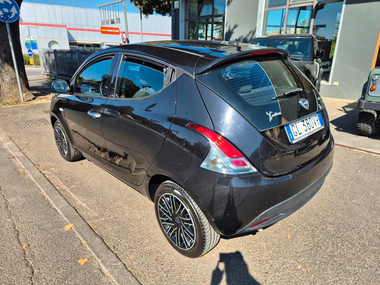 Lancia Ypsilon 1.0 FireFly 5 porte S&S Hybrid Ecochic Silver