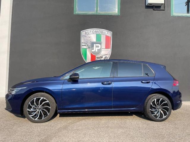 Volkswagen Golf 1.0 etsi 110cv dsg Luci amb PDC Vetri Scuri