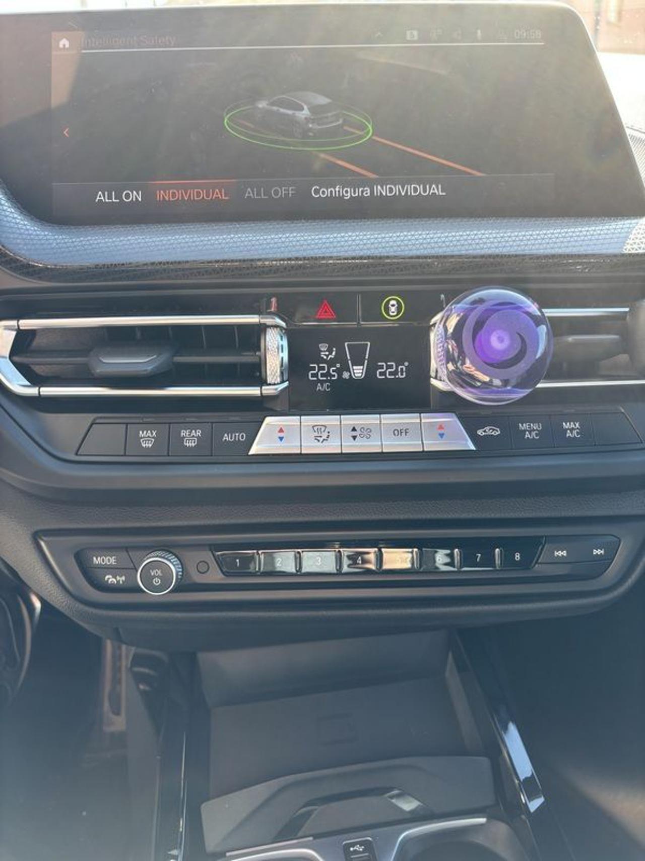 BMW 135 i xDrive NAVI-FULL LED-CAM-19"