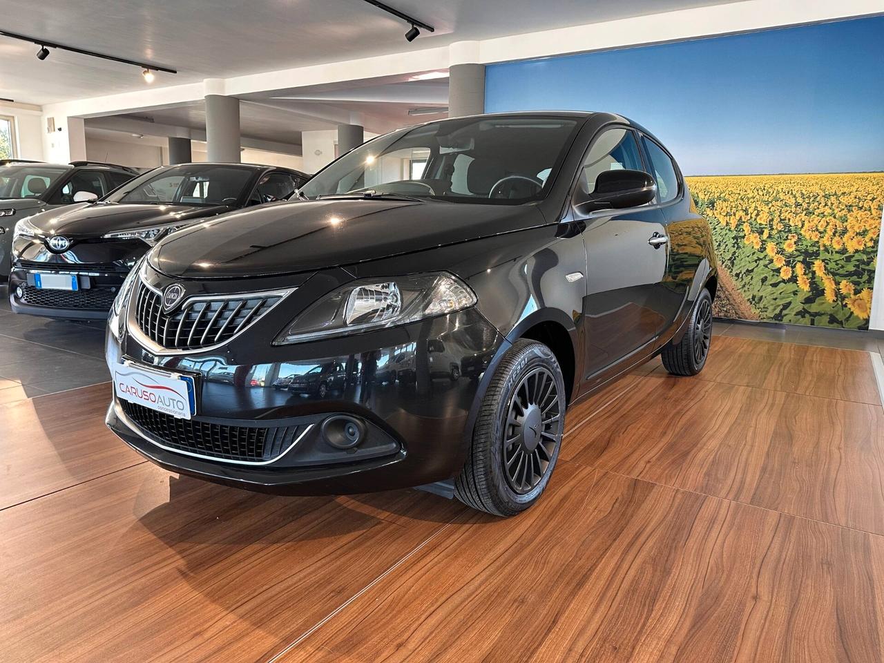 Lancia Ypsilon 1.0 FireFly 5 porte S&S Hybrid Silver