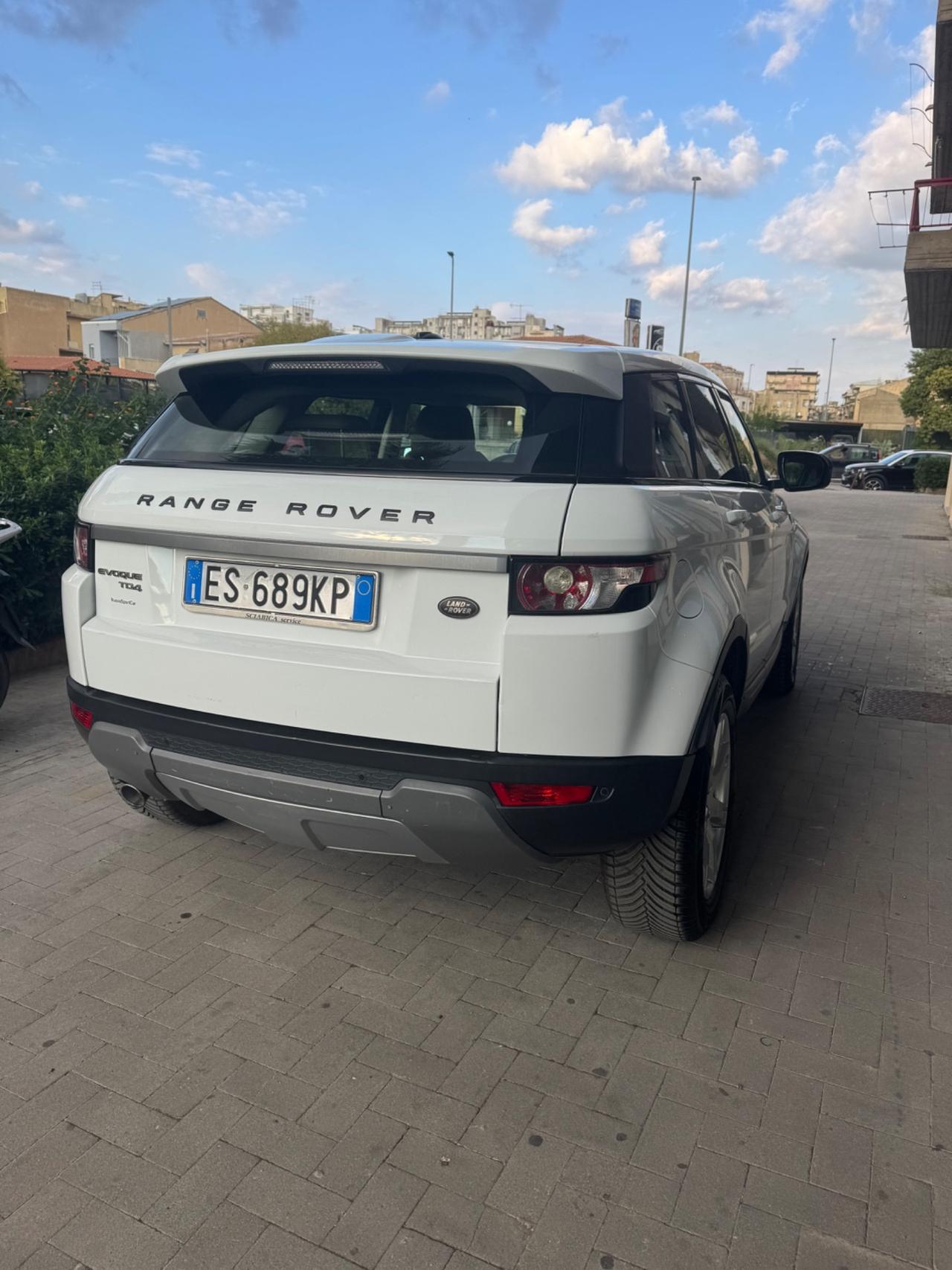 Land Rover Range Evoque 2.2 TD4 5p. Pure