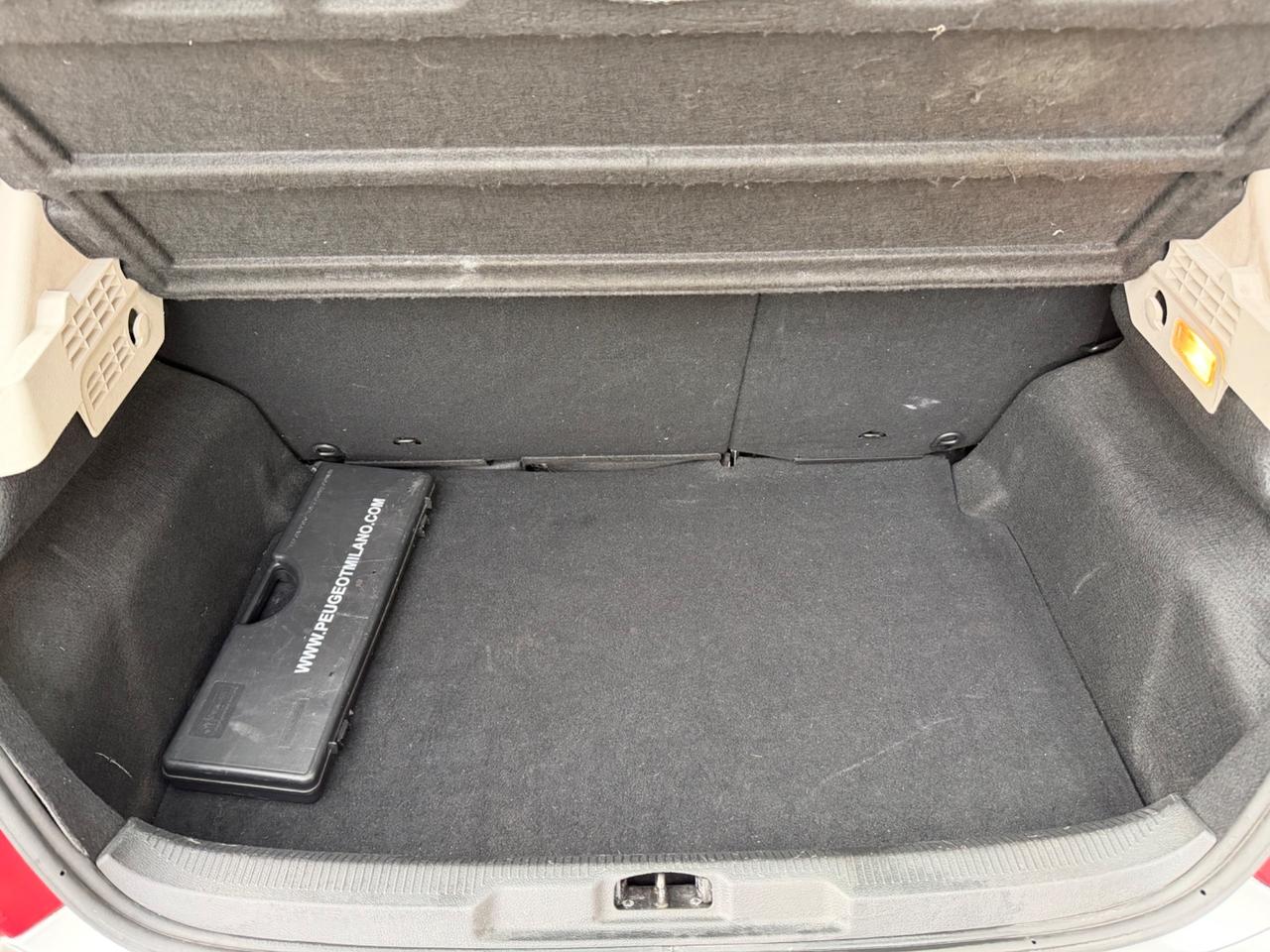 Peugeot 207 1.4 8V 88cv 5p.- Neopatentati- Garanzia