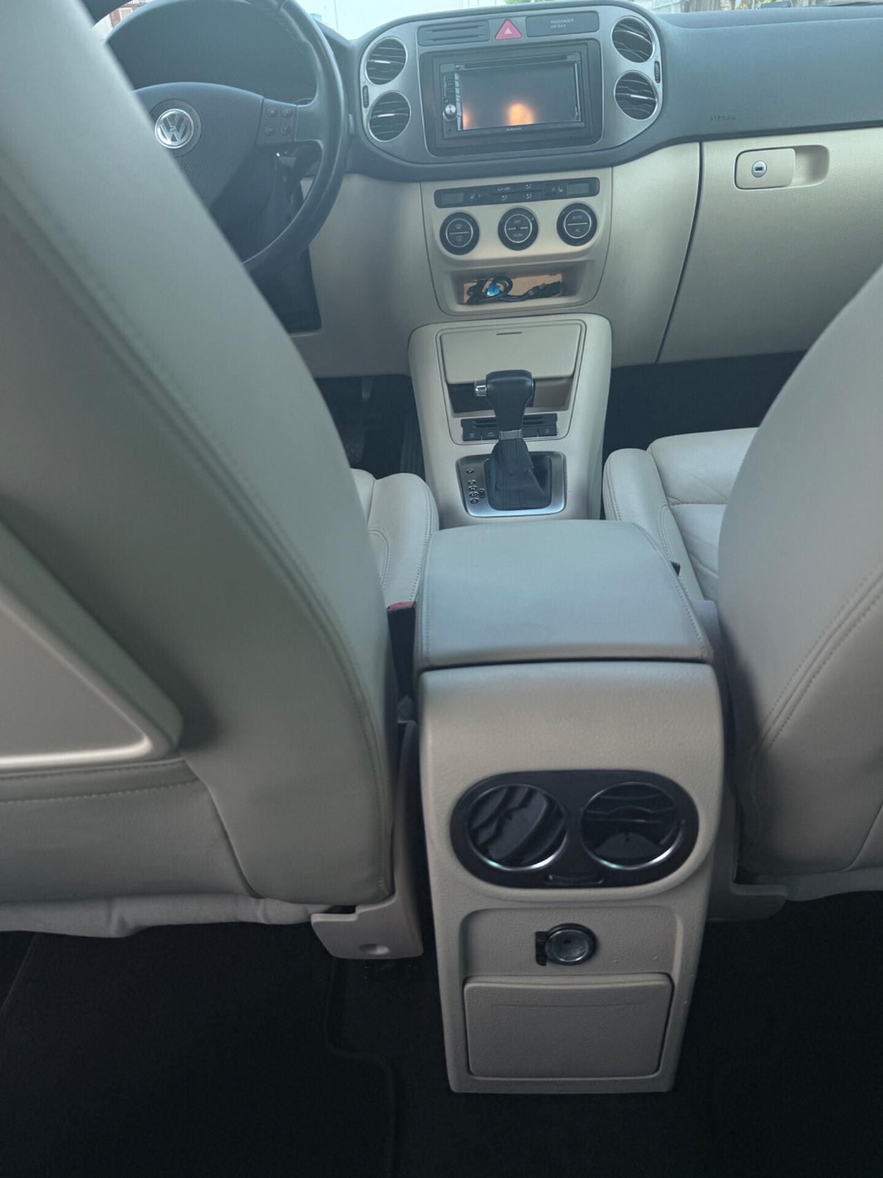 Volkswagen Tiguan 2.0 TDI DPF 4MOTION tiptronic Sport & Style