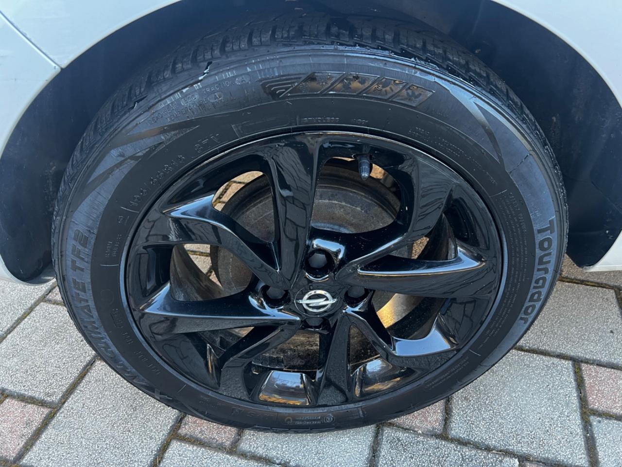 Opel Corsa 1.4 90CV GPL bi-color Black Edition