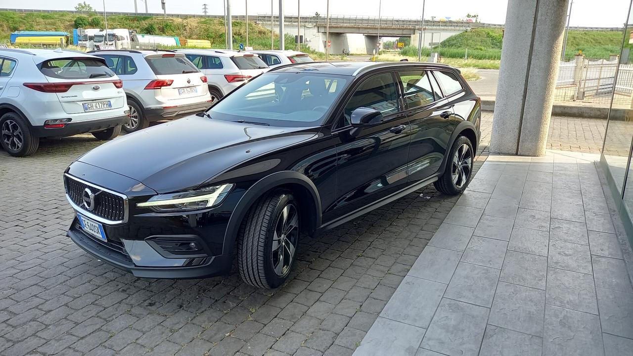 Volvo V60 Cross Country V60 Cross Country B4 (d) AWD Geartronic Business Pro
