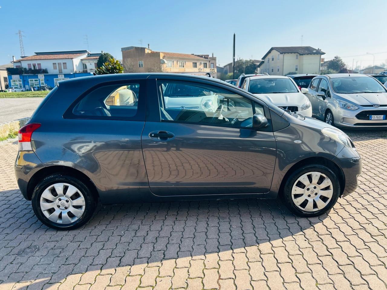 Toyota Yaris 1.0 3P Luxury pack