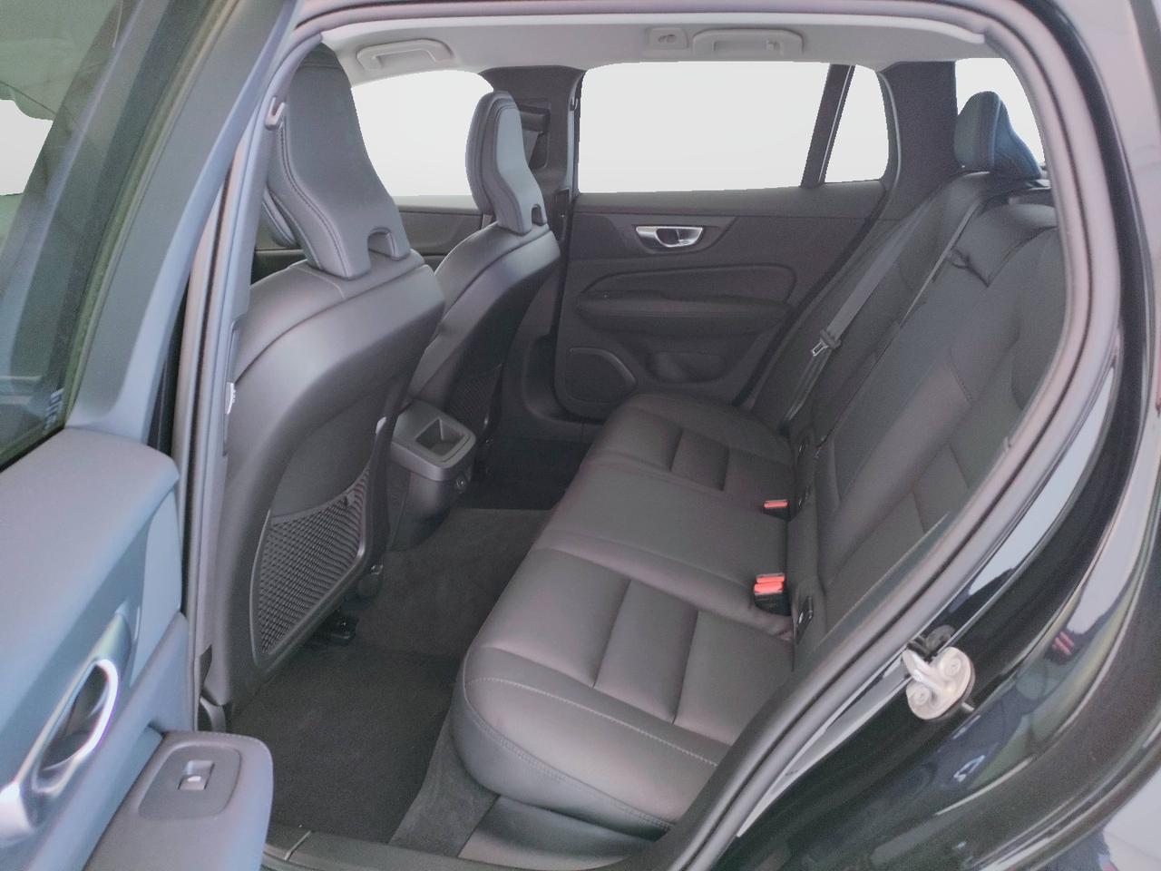 VOLVO V60 II 2023 - V60 2.0 b4 Plus Dark auto