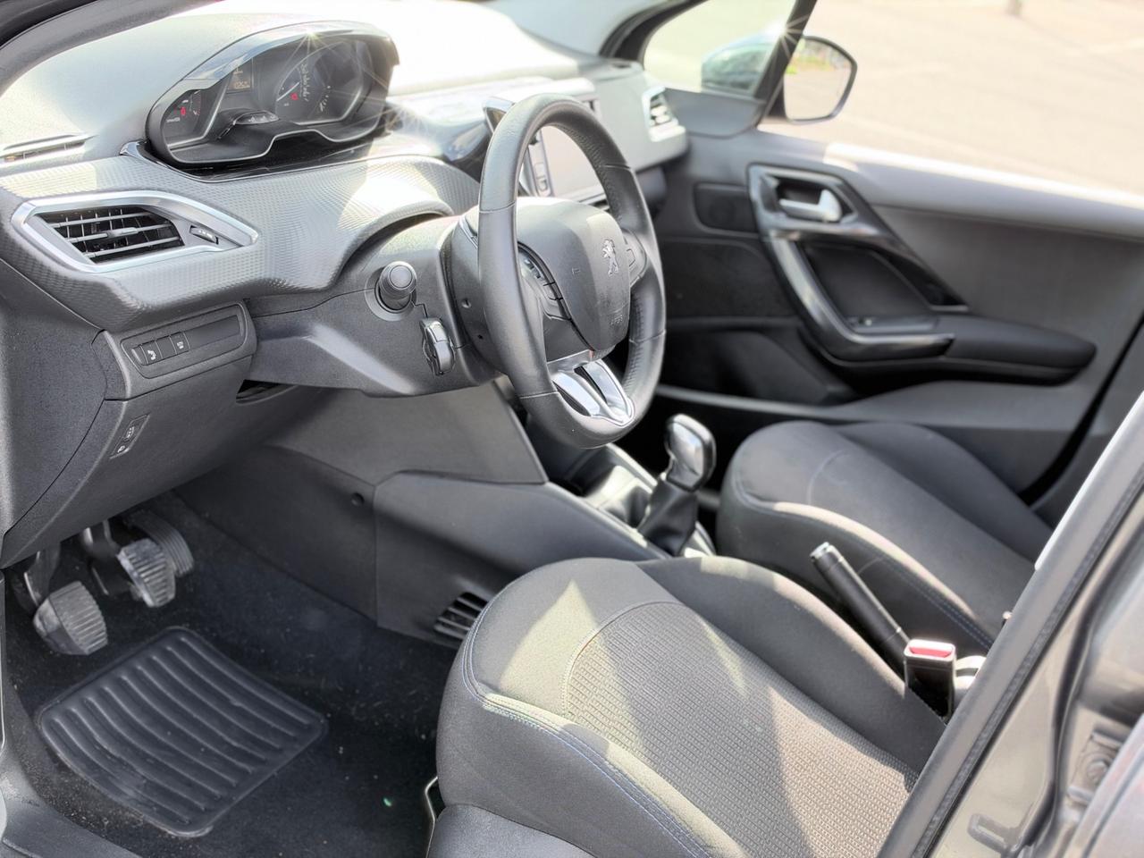 PEUGEOT 208 PURETECH 82CV SINGATURE GARANZIA 12 MESI