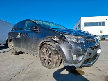 Toyota RAV 4 2.2 D-CAT 4WD - SINISTRATO