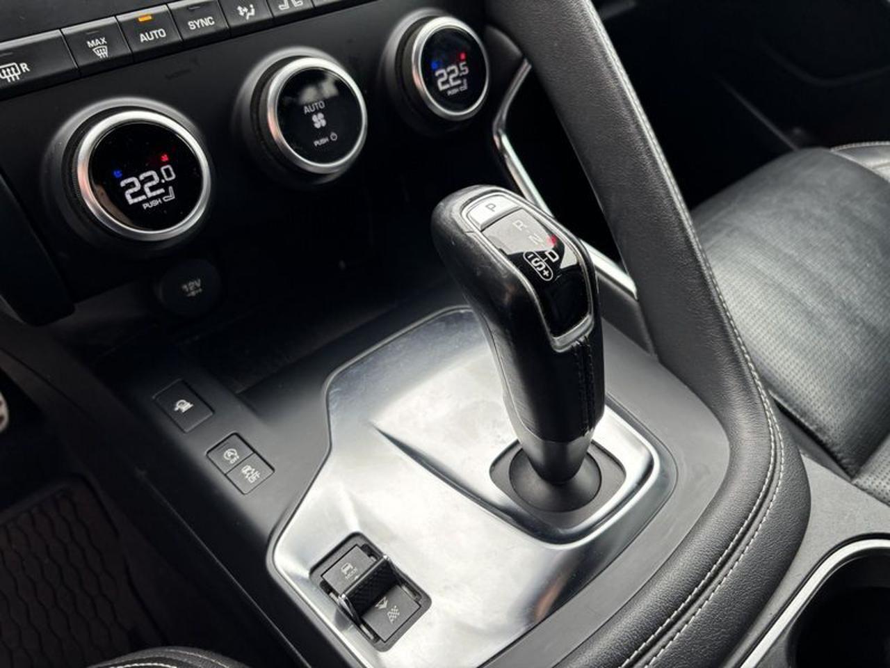 Jaguar E-Pace 2.0D 180 CV AWD aut. R-Dynamic SE