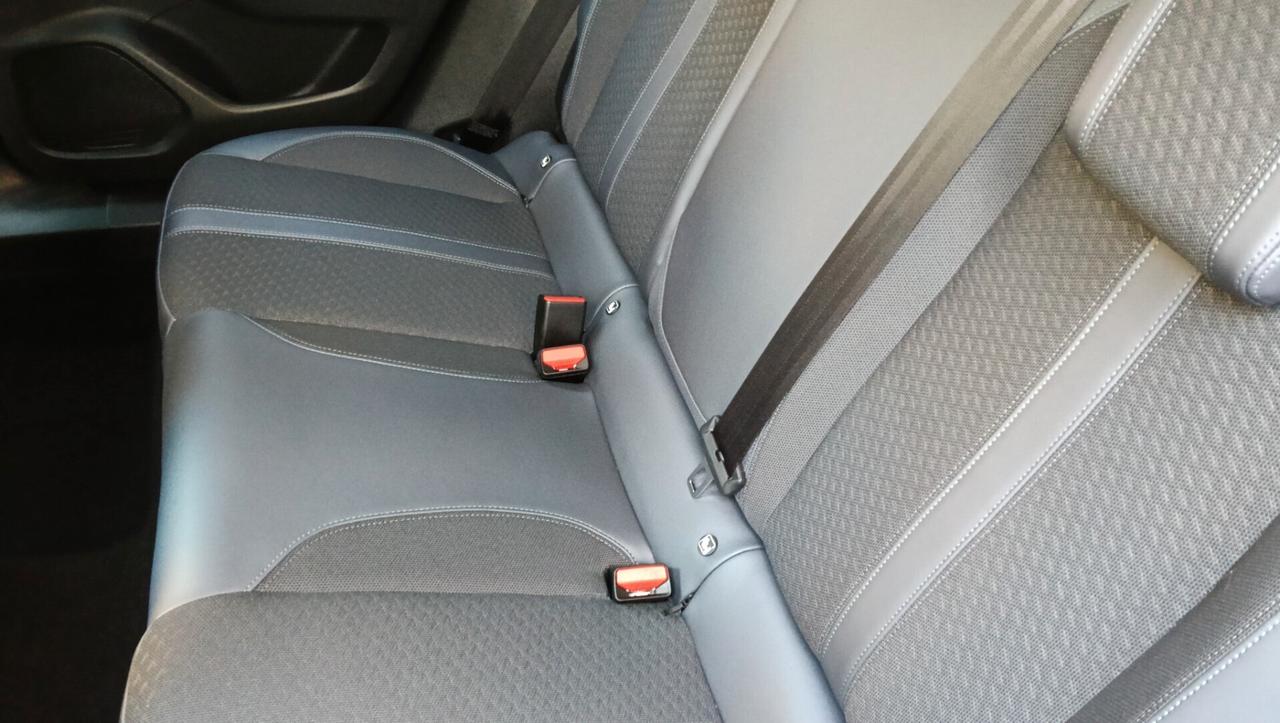 PEUGEOT 2008 1.2 BENZ-RETROC-NAVI