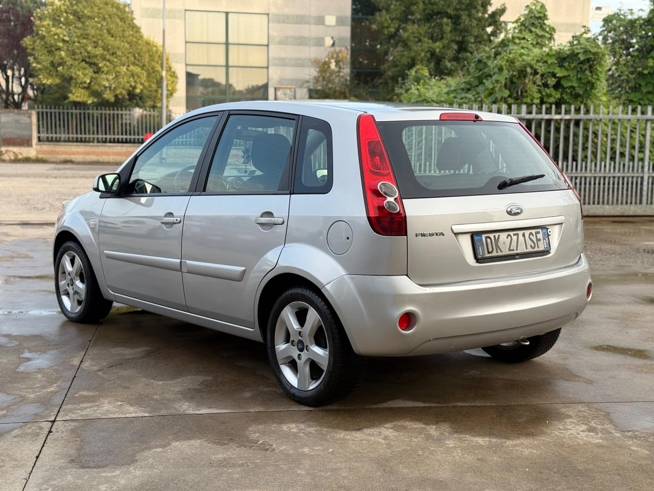 Ford Fiesta 1.2 16V 5p. Ghia