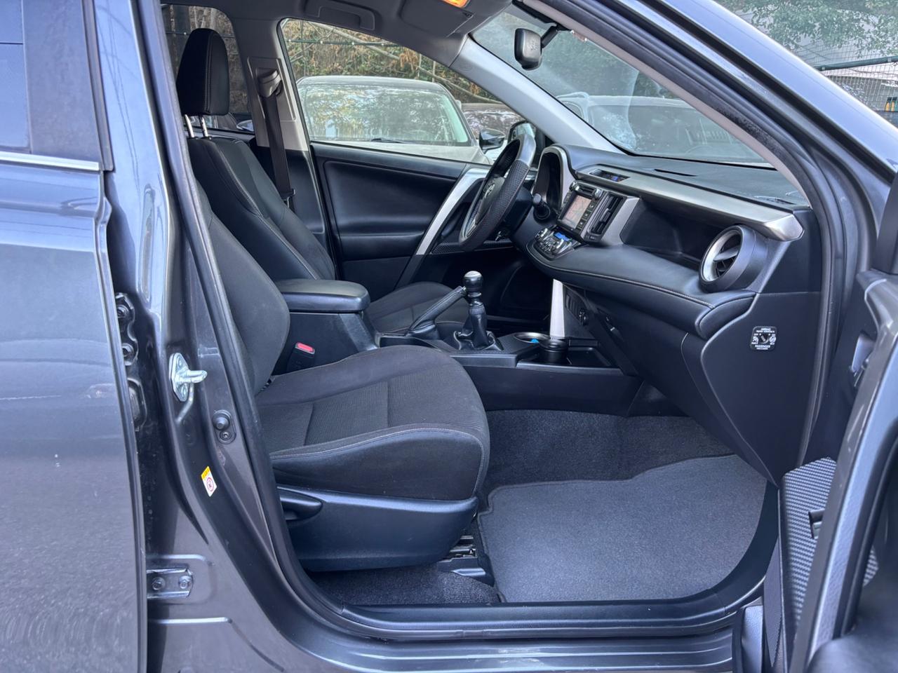 Toyota RAV 4 - 2.0 D-4D Style White Ed.
