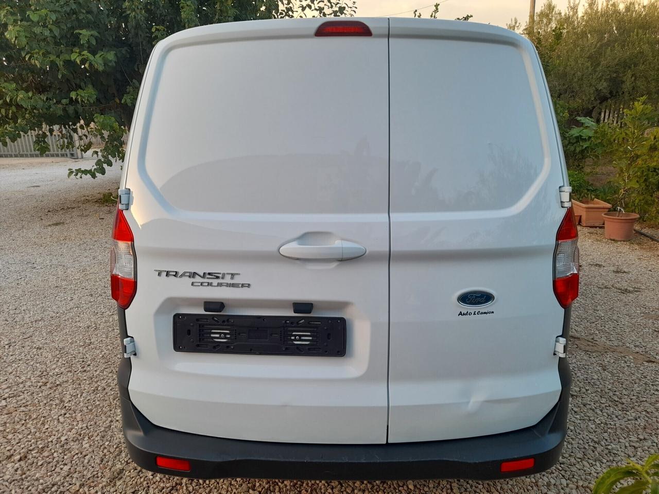 Ford Transit Courier 1.5 TDCi 75CV Van Entry