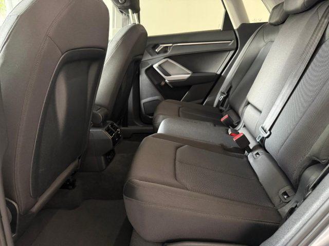 AUDI Q3 35 TDI Business Advanced