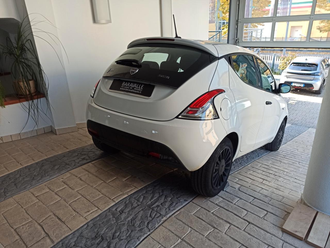Lancia Ypsilon 1.0 FireFly 5 porte S&S Hybrid Ecochic Silver