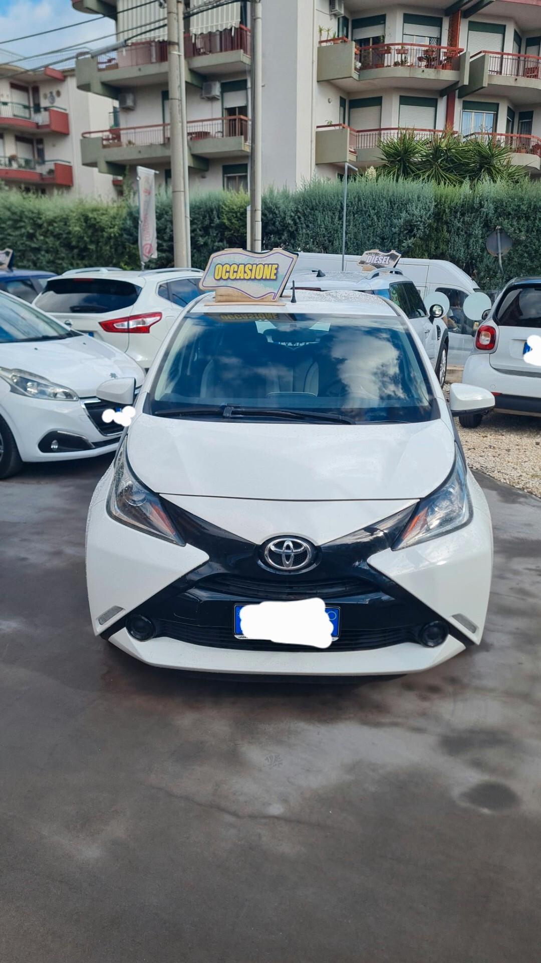 Toyota Aygo 1.0 VVT-i 69 CV 5 porte x-clusiv