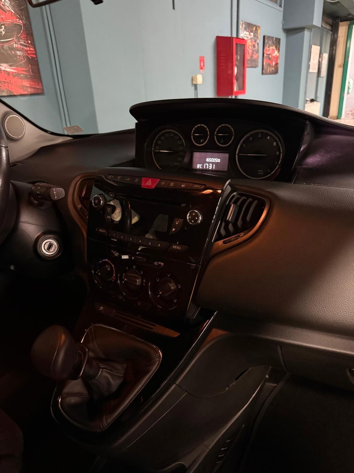 Lancia Ypsilon 1.2 69 CV 5 porte