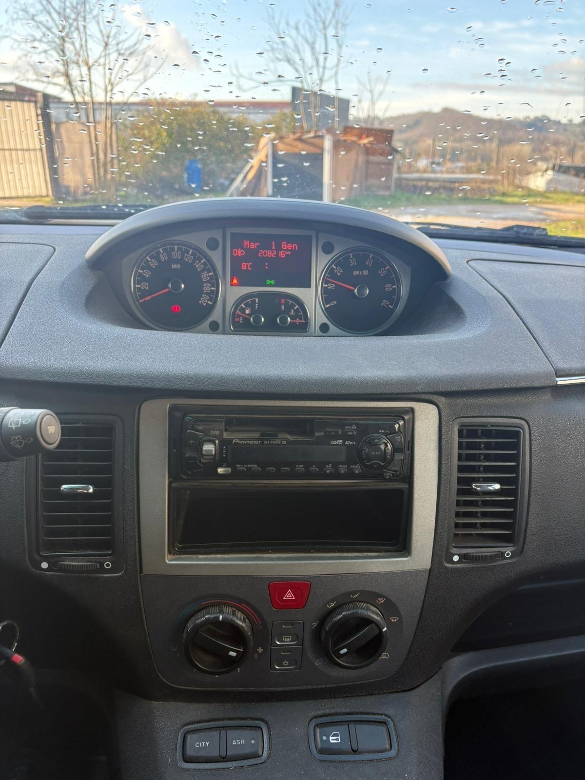 Lancia MUSA 1.4 8V Ecochic (GPL) Gold 2012 207.000 KM