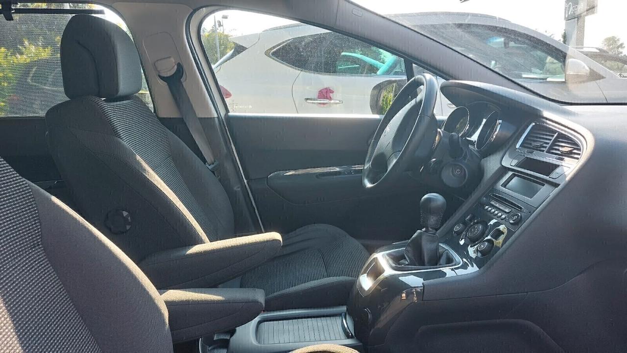 Peugeot 5008 1.6 Diesel 7 Posti Neopatentati