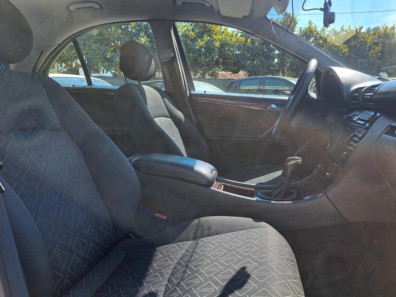 Mercedes-benz C 220 / 105KW / 143CV