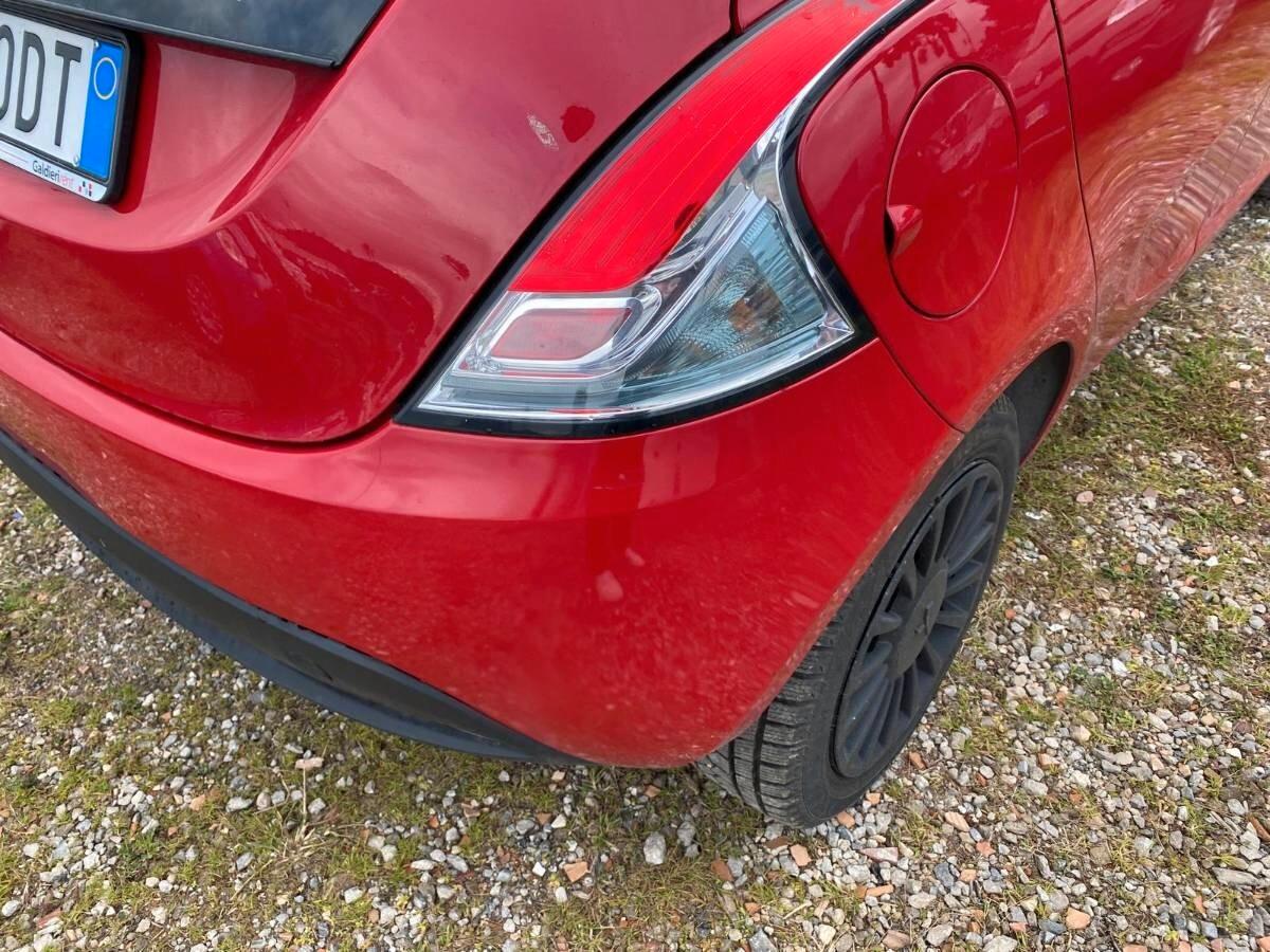 Lancia Ypsilon 1.0 FireFly 5 porte S&S Hybrid Silver