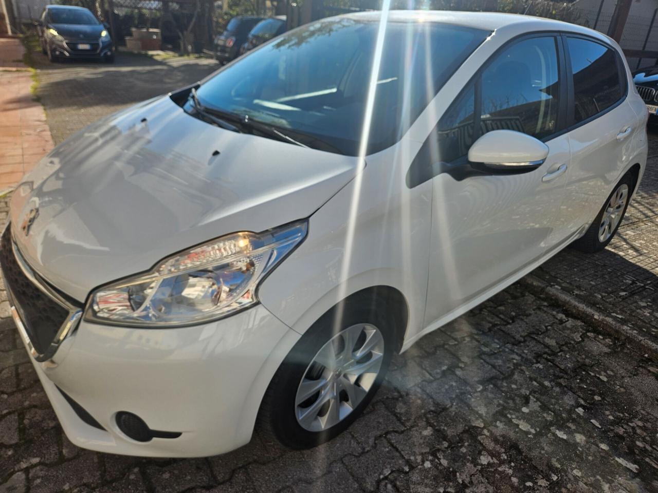 Peugeot 208 1.2 VTi 82 CV 5 porte OK NEOPATENTATI