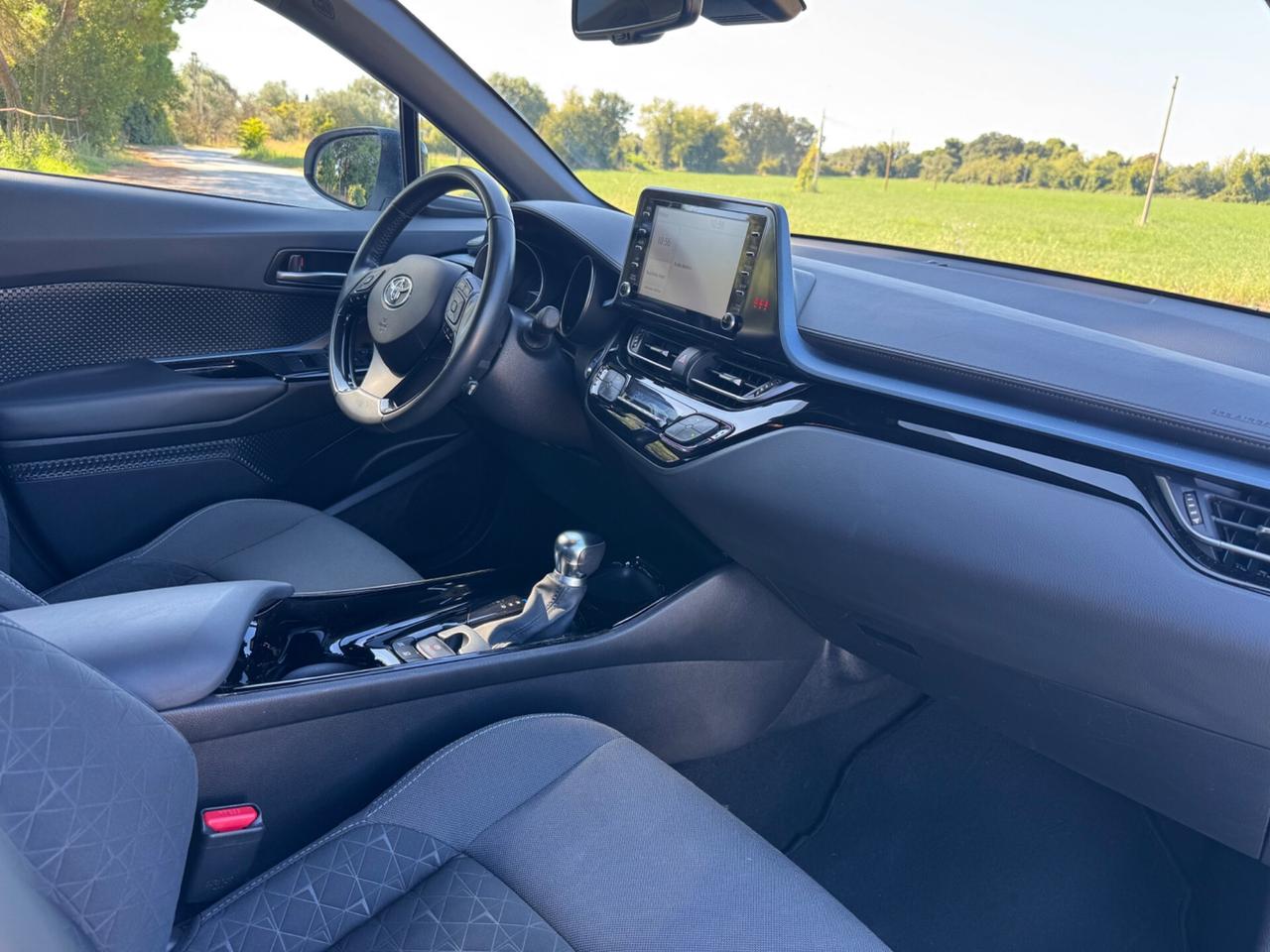 Toyota C-HR 2.0 Hybrid E-CVT Style