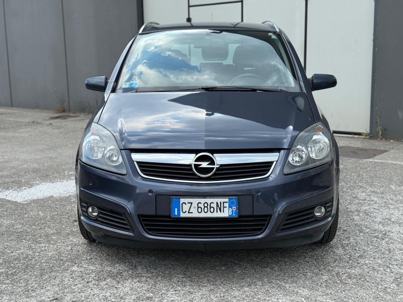 Opel Zafira 1.8 16V VVT Cosmo