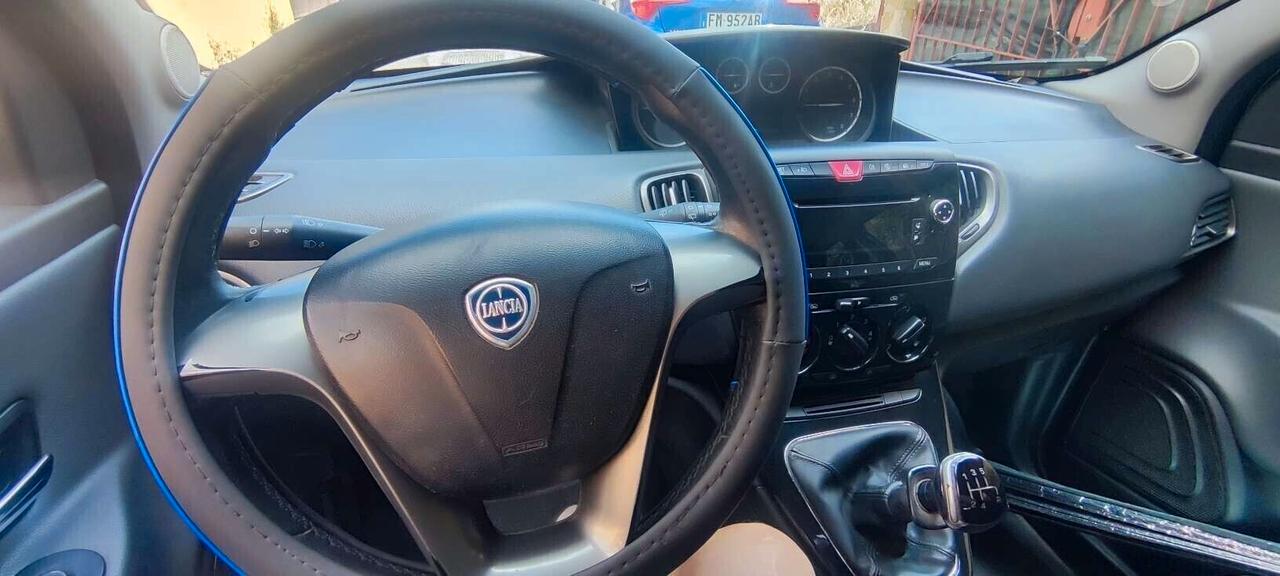 Lancia Ypsilon 1.2 69 CV Unyca