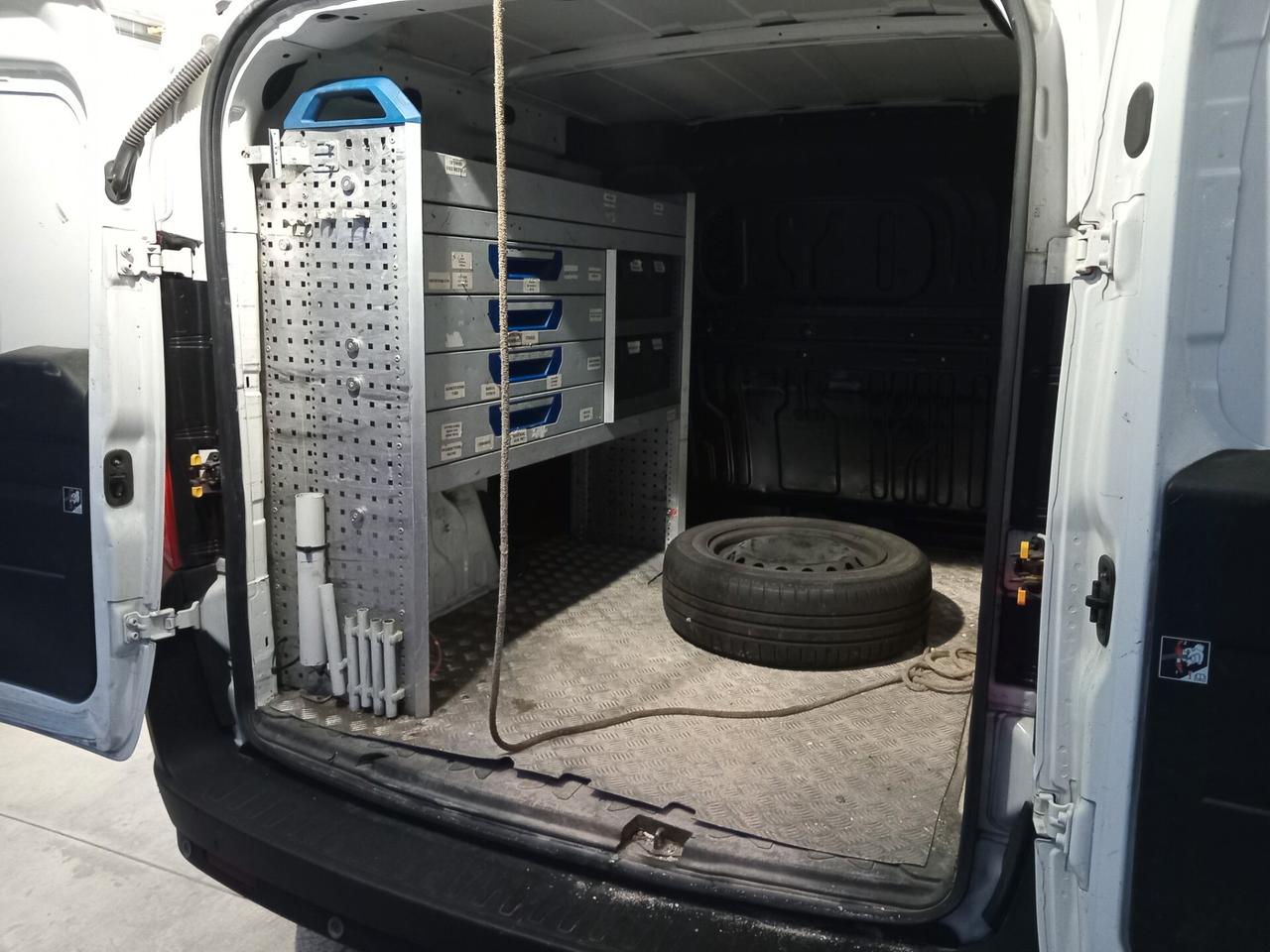 Doblò 1.6 MJT 105CV Lamierato SX 3 Posti CON ATTREZZATURA