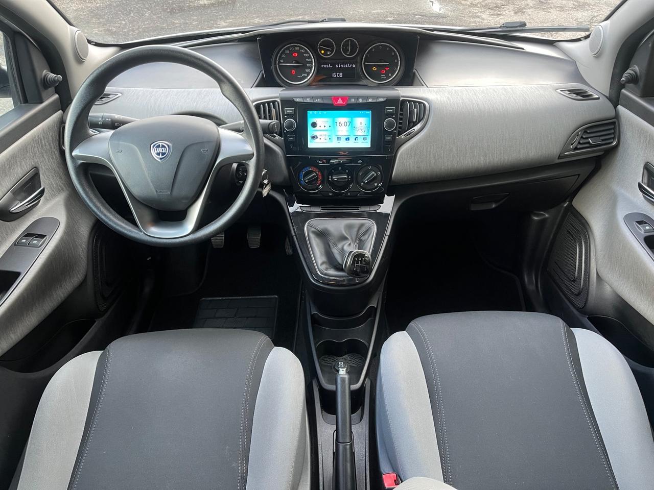 Lancia Ypsilon 1.2 69 CV5porte Silver-soloKm47500-