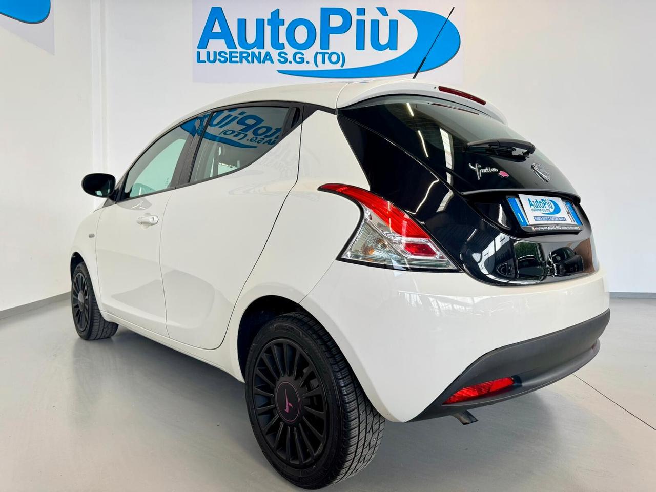 Lancia Ypsilon 0.9 TwinAir 85 CV 5 porte S&S S Momodesign