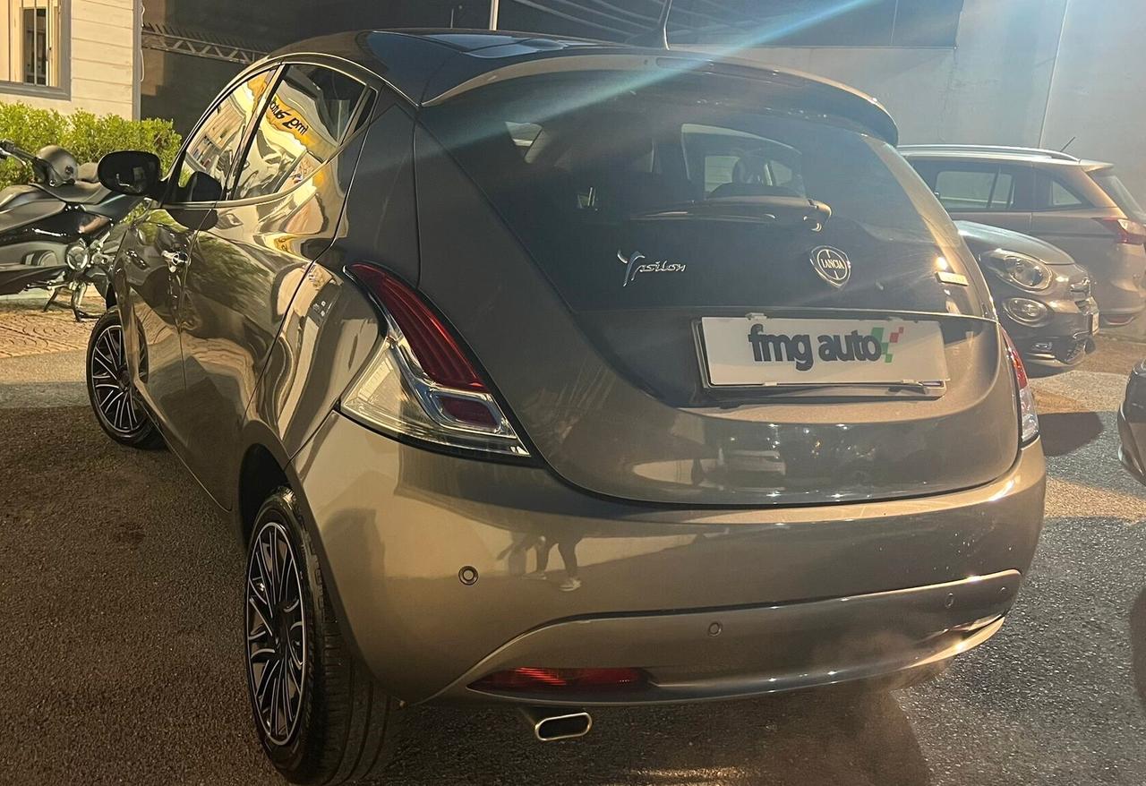 Lancia Ypsilon 1.0 FireFly 5 porte S&S Hybryd Gold