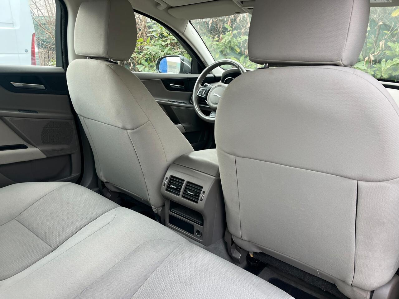 Jaguar XE 2.0 D Turbo 180CV aut. Pure