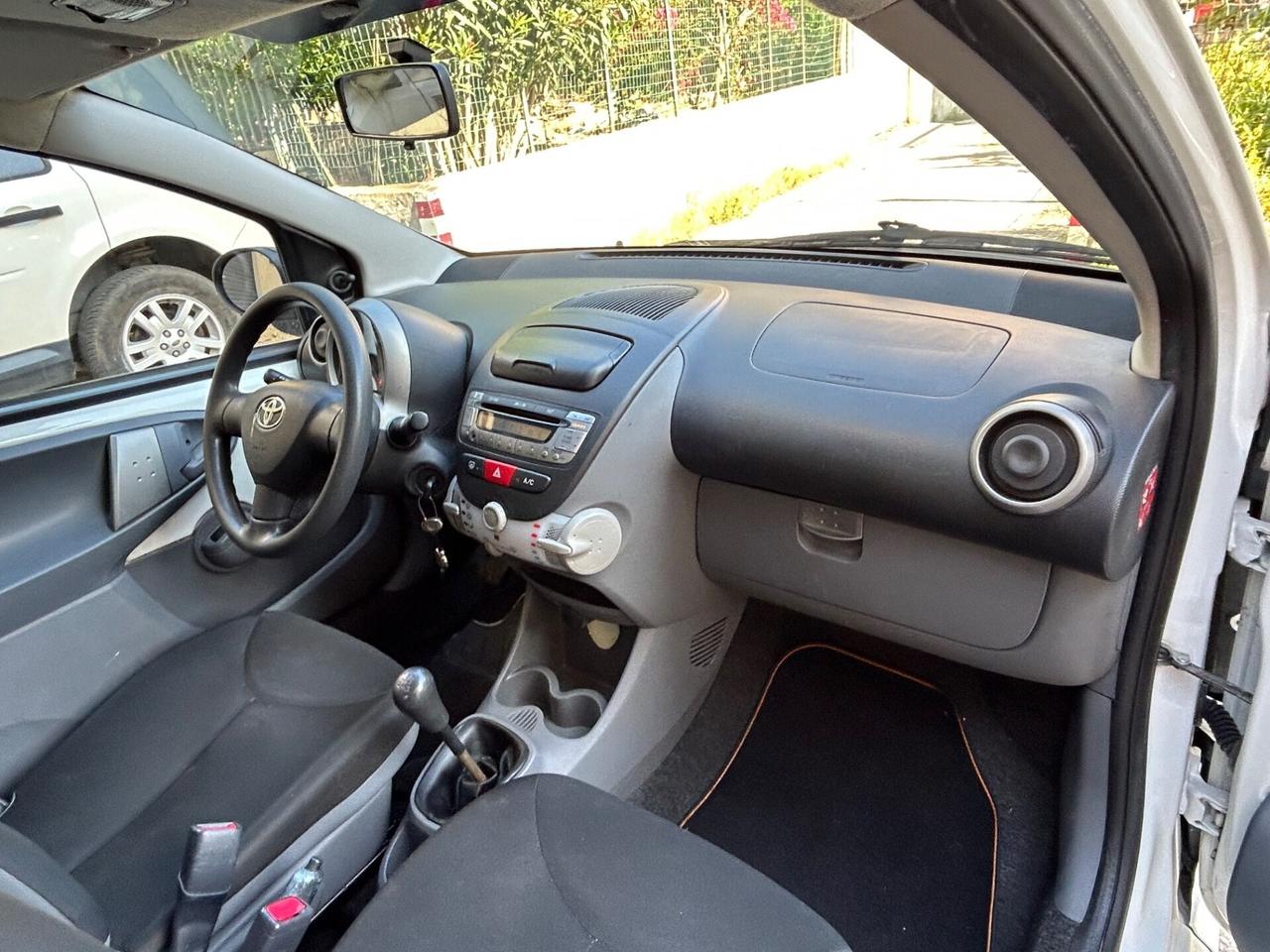 Toyota Aygo 1.0 BENZ . IDEALE PER NEO PATENTATI