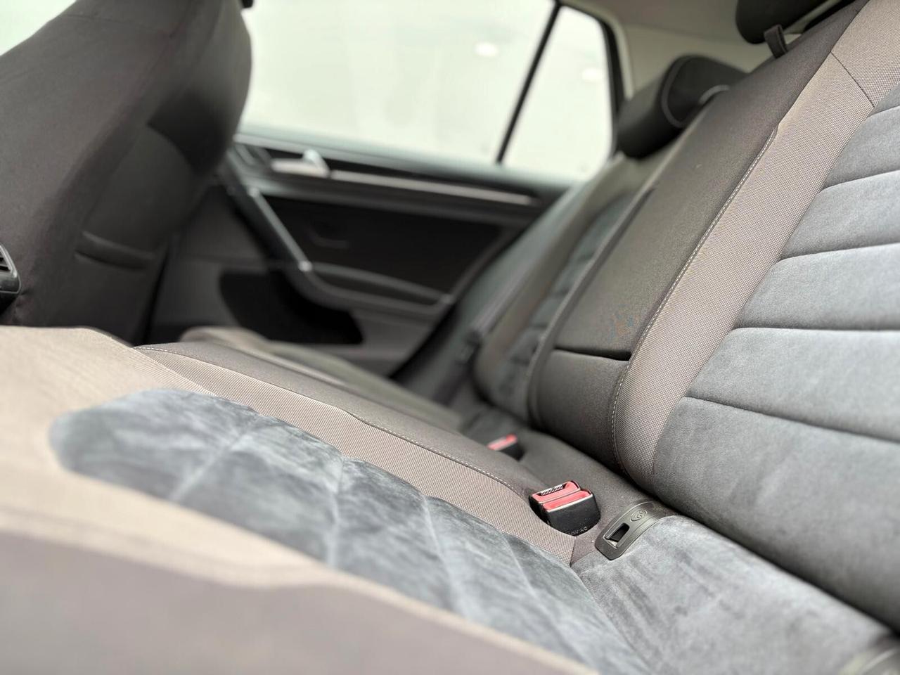 Volkswagen Golf HIGHLINE 1.6 TDI 5p. BMT UNICO PR.