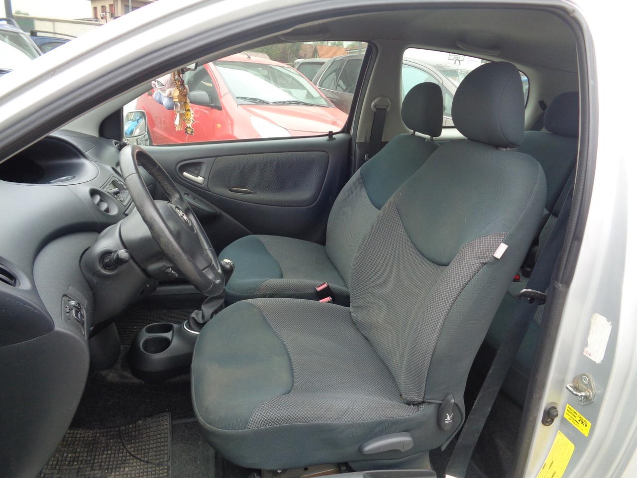 Toyota Yaris 1.0i 16V cat 3 porte Sol