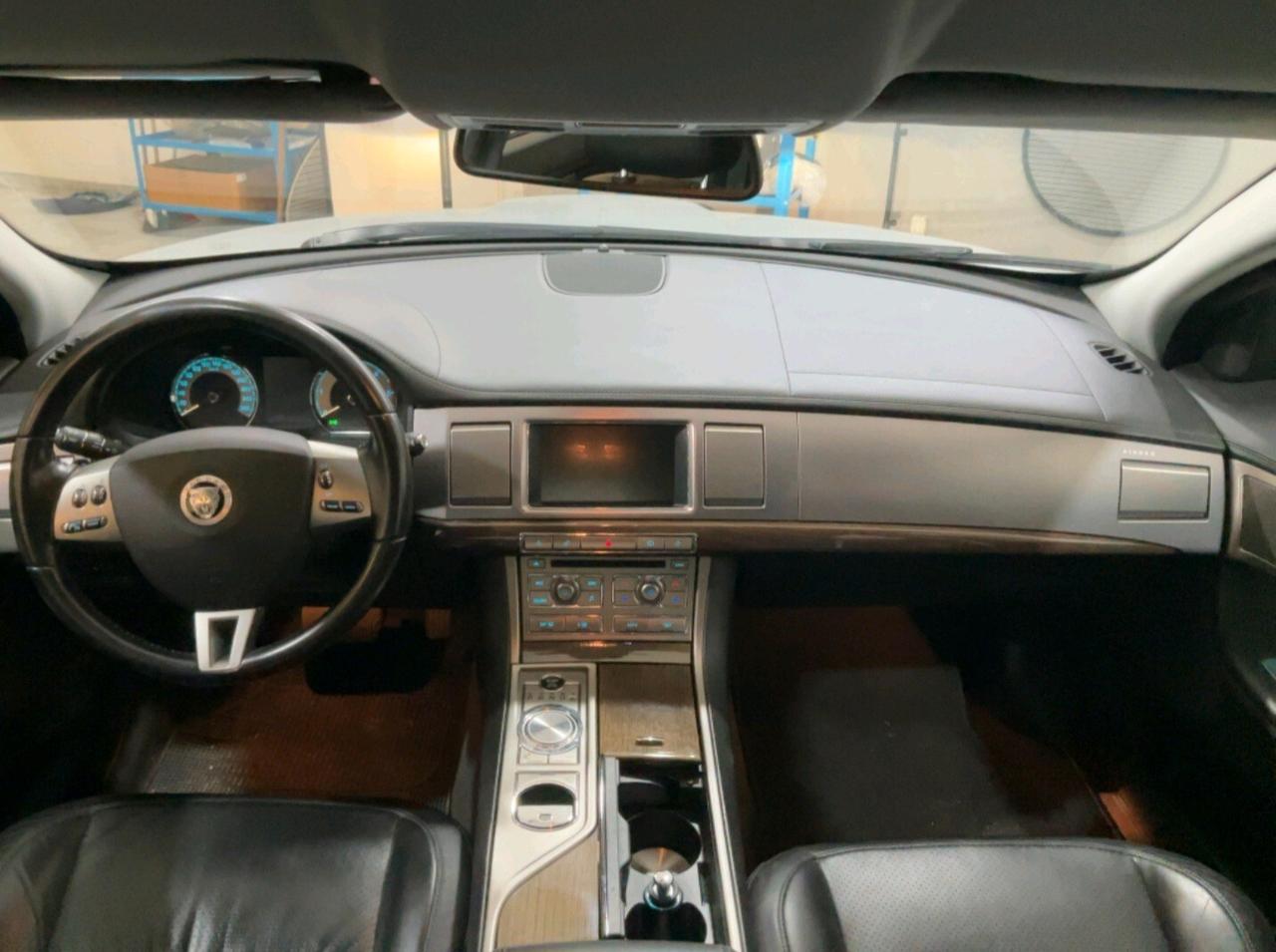 Jaguar XF 2.7D V6 Premium Luxury