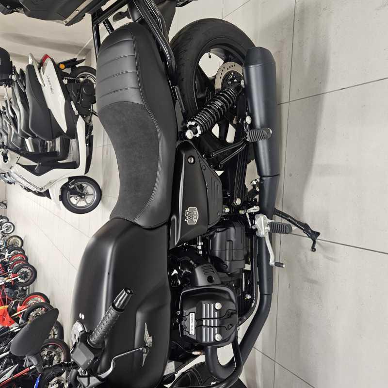 Moto Guzzi V7 Stone - 2026
