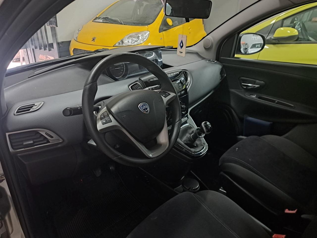 Lancia Ypsilon 0.9 TwinAir 85 CV 5 porte S&S Plati