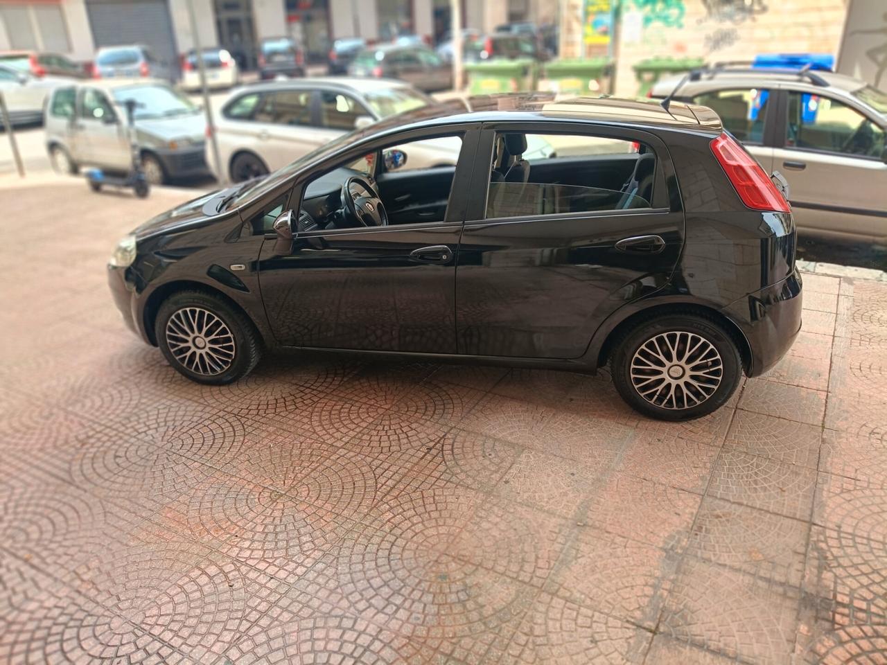 FIAT GRANDE PUNTO 1.2 5PORTE-NEOPATENTATI -Euro 4350
