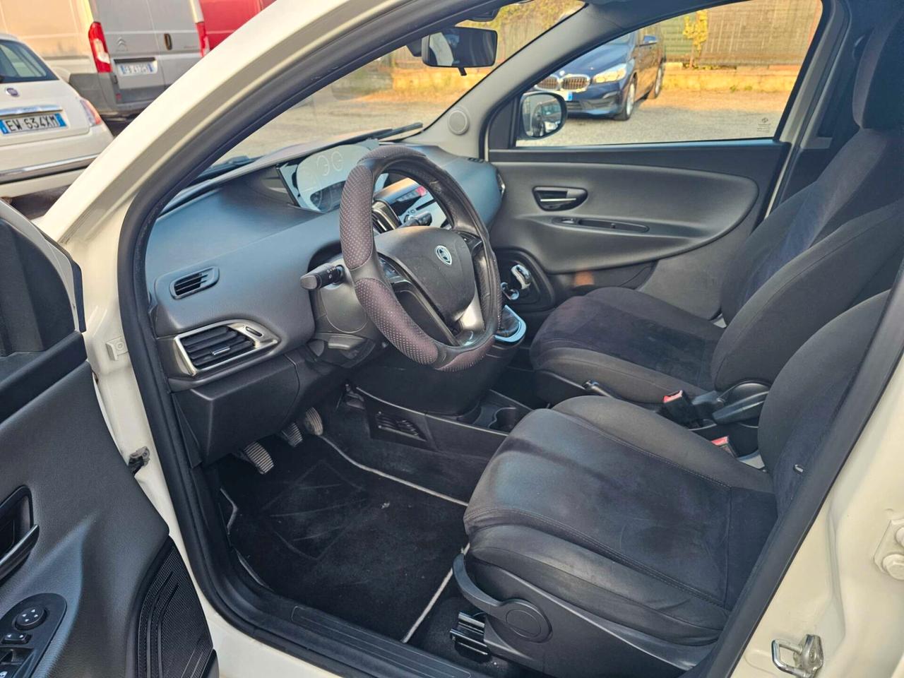 Lancia Ypsilon 0.9 TwinAir 85 CV 5 porte S&S Platinum