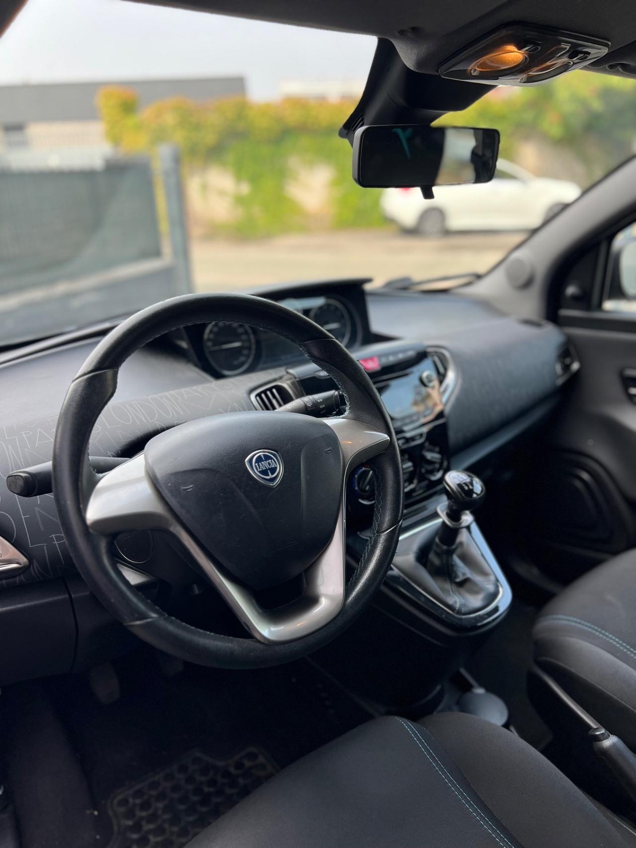 Lancia Ypsilon 1.2 69 CV 5 porte GPL Ecochic Elefantino blu